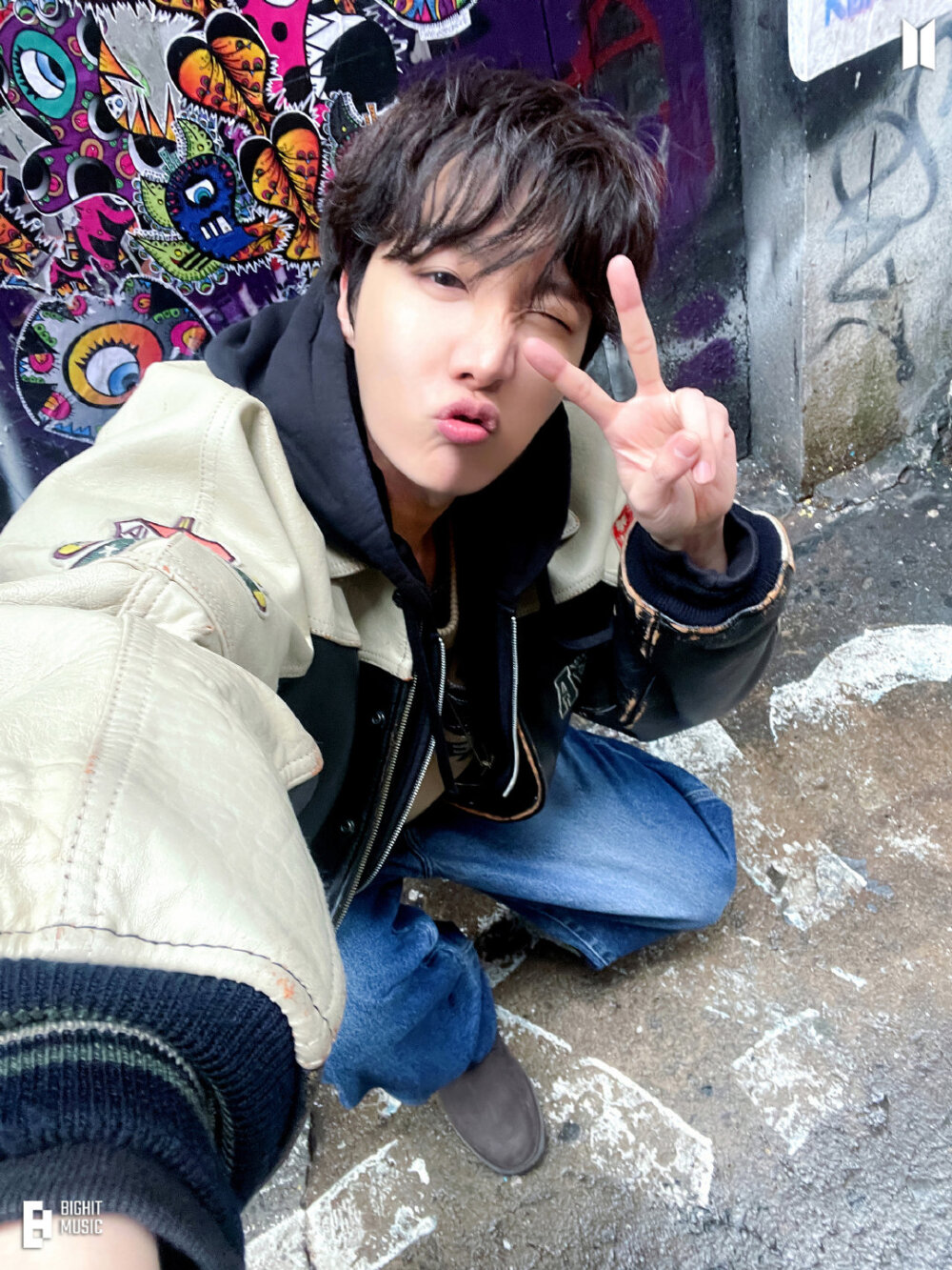 230311
官推更新号锡相关
j-hope 'on the street (with J. Cole)’ MV hope, right here!
