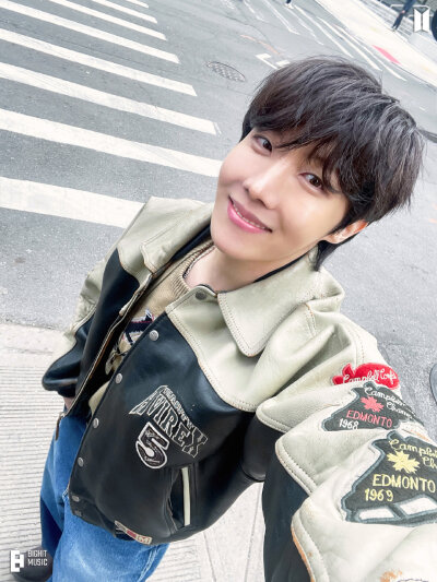 230311
官推更新号锡相关
j-hope 'on the street (with J. Cole)’ MV hope, right here!
