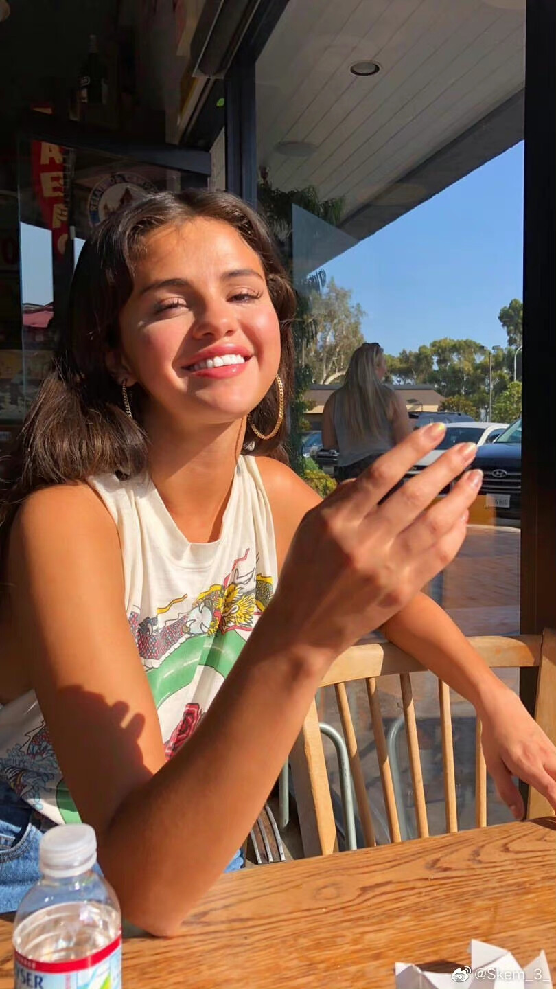 selena
