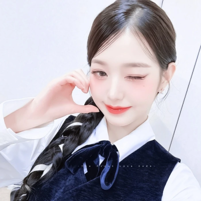  · 元 英 ₍˄·͈༝·͈˄*₎◞ ̑̑