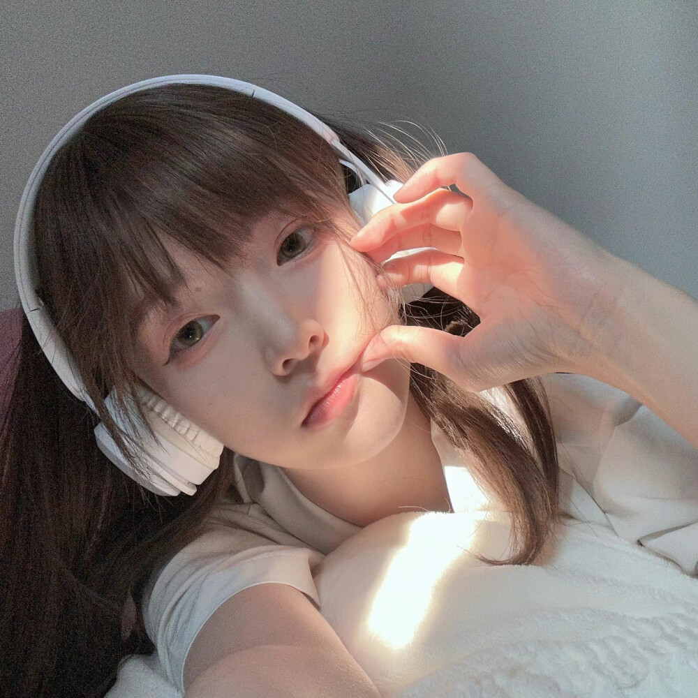 闺蜜头像
dt三色堇儿