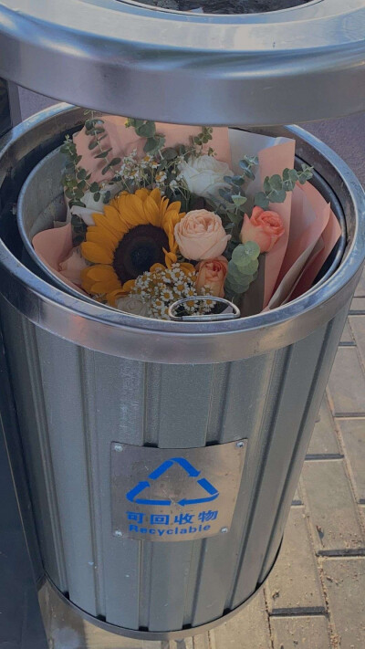 花的浪漫是它本身。