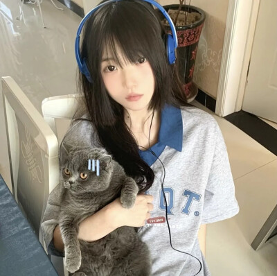 女头 抱猫女头