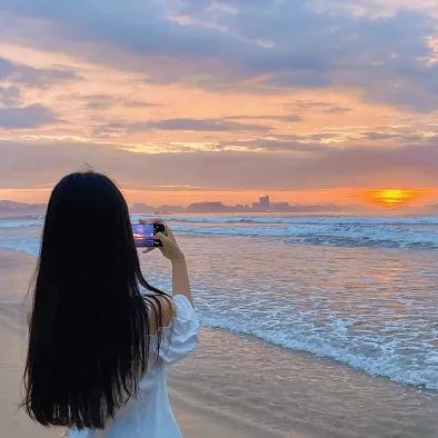 海边清冷感背影女头