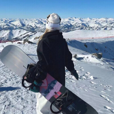 女生滑雪头像丨
图源于网络侵权删