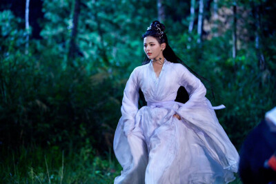 重紫
杨超越 饰 重紫