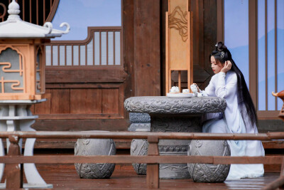 重紫
杨超越 饰 重紫