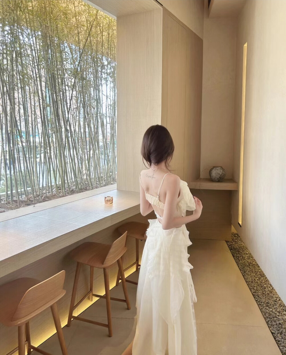 屋漏偏逢连夜雨.船迟又遇打头风.横财不负穷人命.厄运专挑苦命人.有的人享尽人间奢华.有的人活着就已不易.人都是哭着来到世上.却不知自己是怎么走的.活着就是幸运.愿你我都能笑看红尘云似烟。