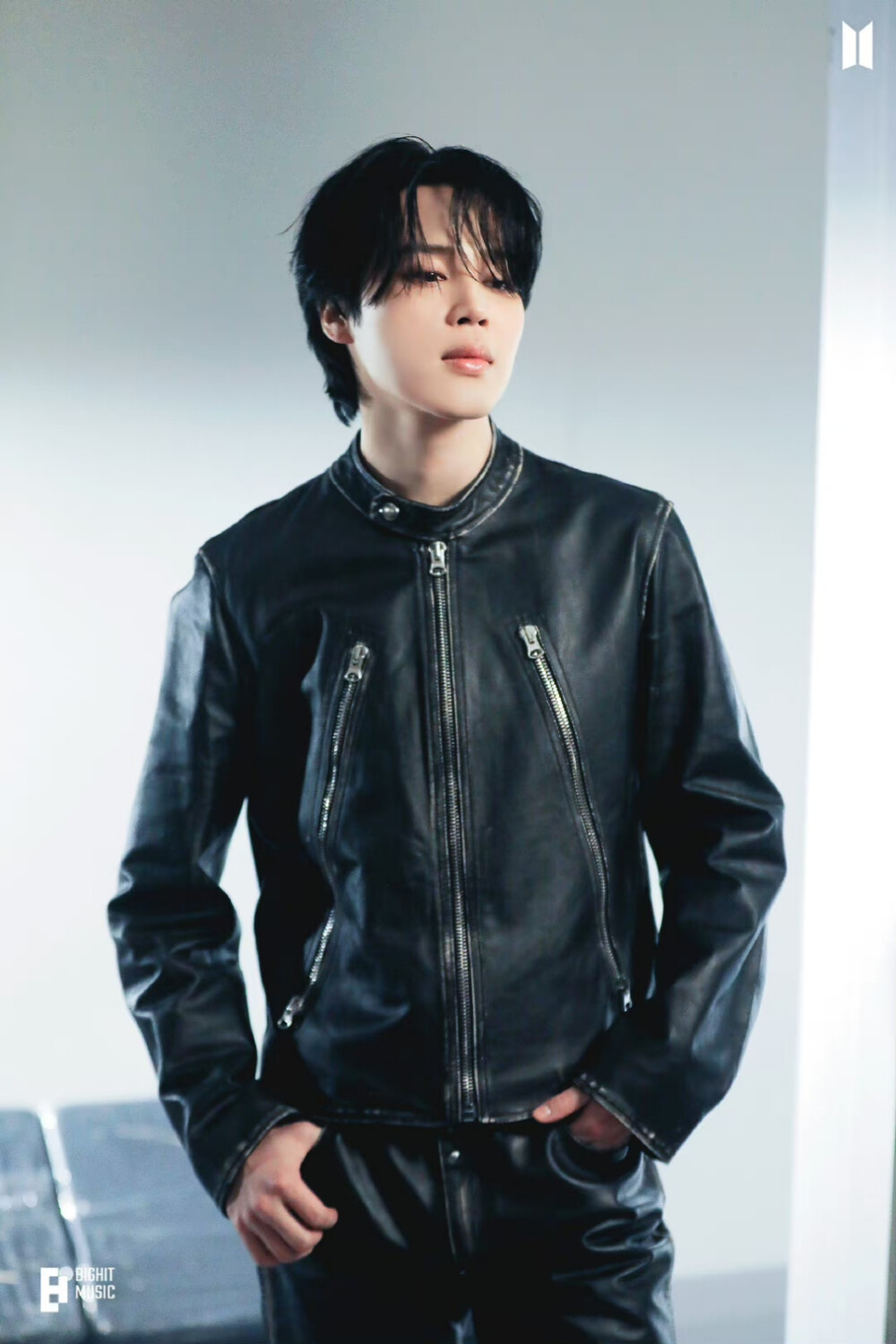 230324
官推更新智旻相关
智旻 (Jimin) ‘FACE’ Photo Sketch
