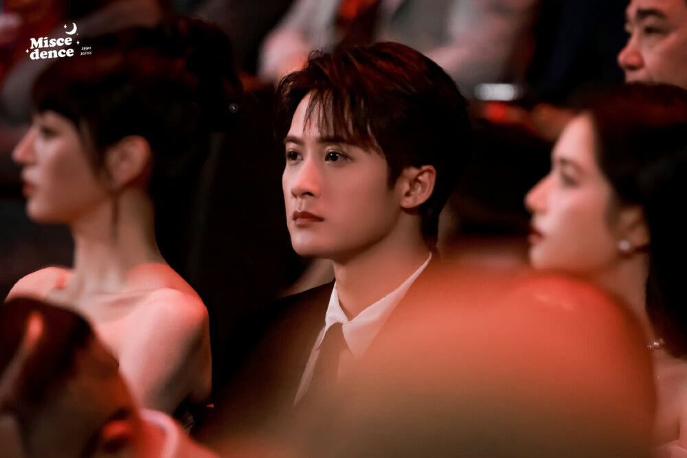 檀健次
2023微博之夜