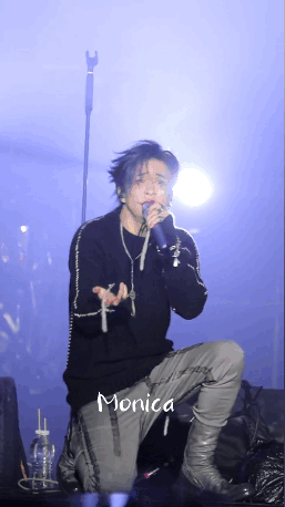 “今天的雨是我们的记号” ——薛之谦
“我从小就喜欢下雨，若某个傍晚狂风暴雨，那便是我来看你”
——赵英俊
婺女洲星云青燥音…