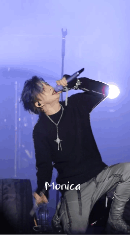 “今天的雨是我们的记号” ——薛之谦
“我从小就喜欢下雨，若某个傍晚狂风暴雨，那便是我来看你”
——赵英俊
婺女洲星云青燥音乐节 （自截源抖音Monica-joker侵删致歉）