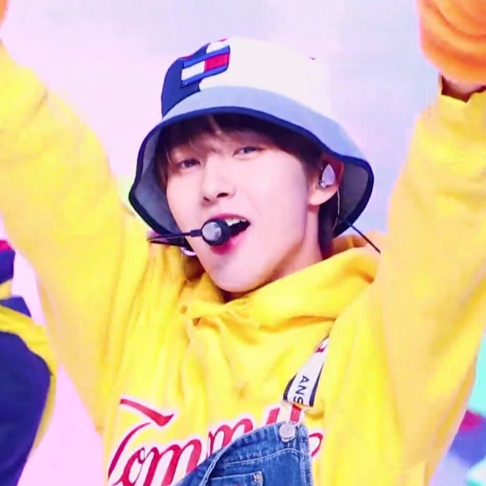 黄仁俊可二改
标颜木杞