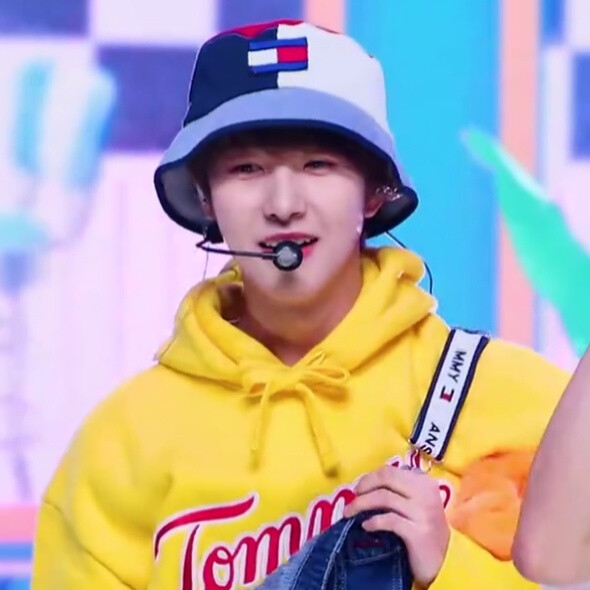 黄仁俊可二改
标颜木杞