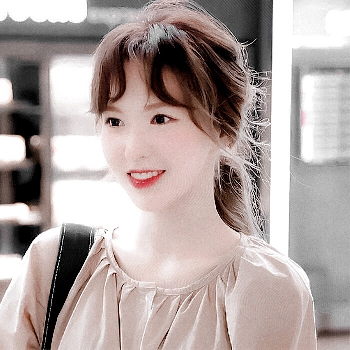 
· Let's have a cup of coffee, today.
一起喝杯咖啡吧，就在今天。
©wendy_b612
：Wendy