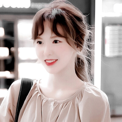 
· Let's have a cup of coffee, today.
一起喝杯咖啡吧，就在今天。
©wendy_b612
：Wendy