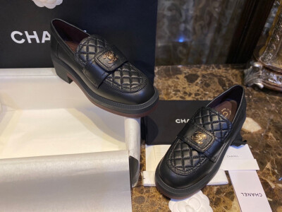 Chanel书包扣乐福鞋