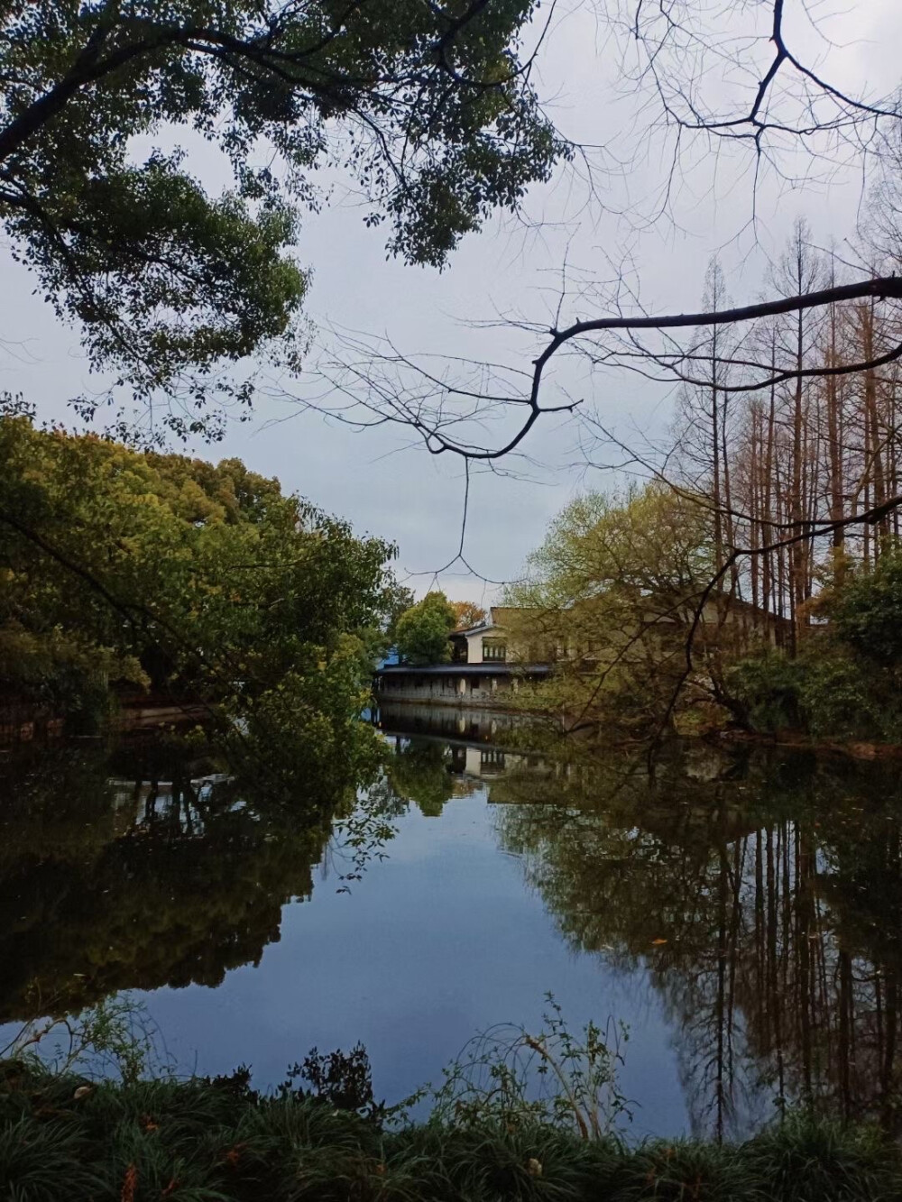 “烟雨下杭州”