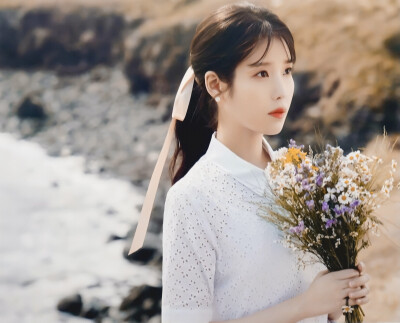 IU | 济州三多水
cr:__南宫_