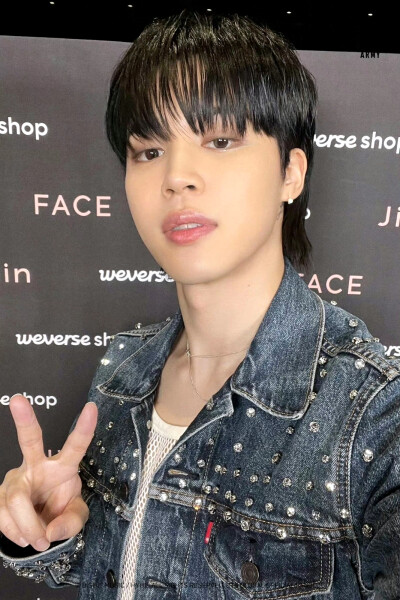 朴智旻
230402 weverse
Jimin's "FACE" Selfie Diary for ARMY