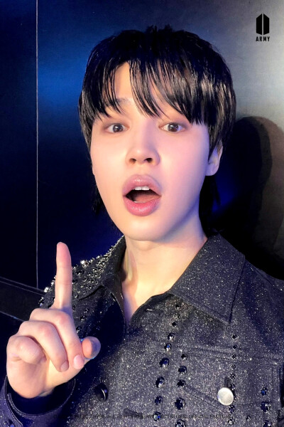 朴智旻
230402 weverse
Jimin's "FACE" Selfie Diary for ARMY