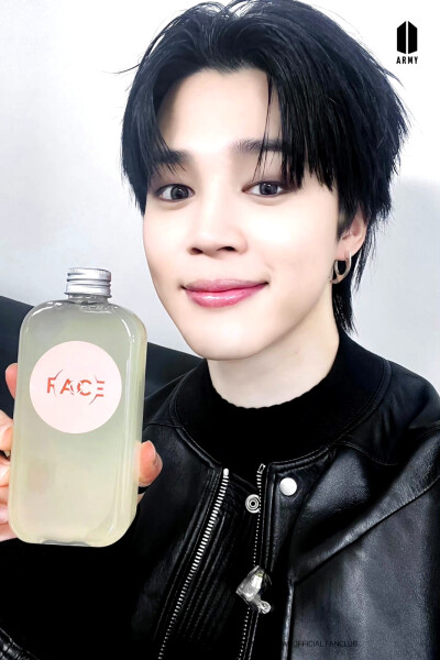 朴智旻
230402 weverse
Jimin's "FACE" Selfie Diary for ARMY