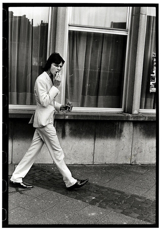 接吻的青少年,抽烟的青少年