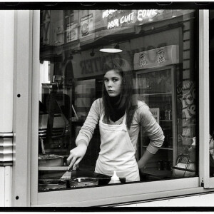 接吻的青少年,抽烟的青少年