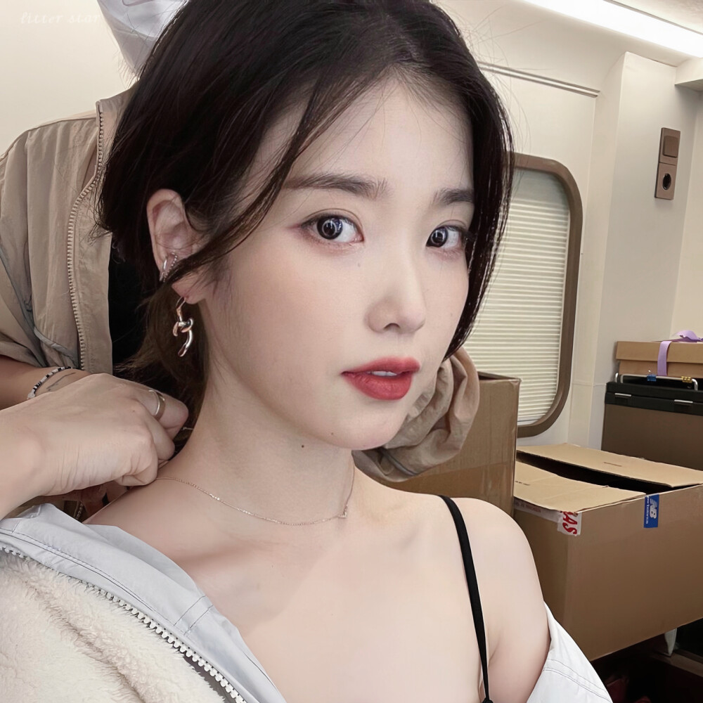 IU 李知恩
“我天天想着远远的你”
