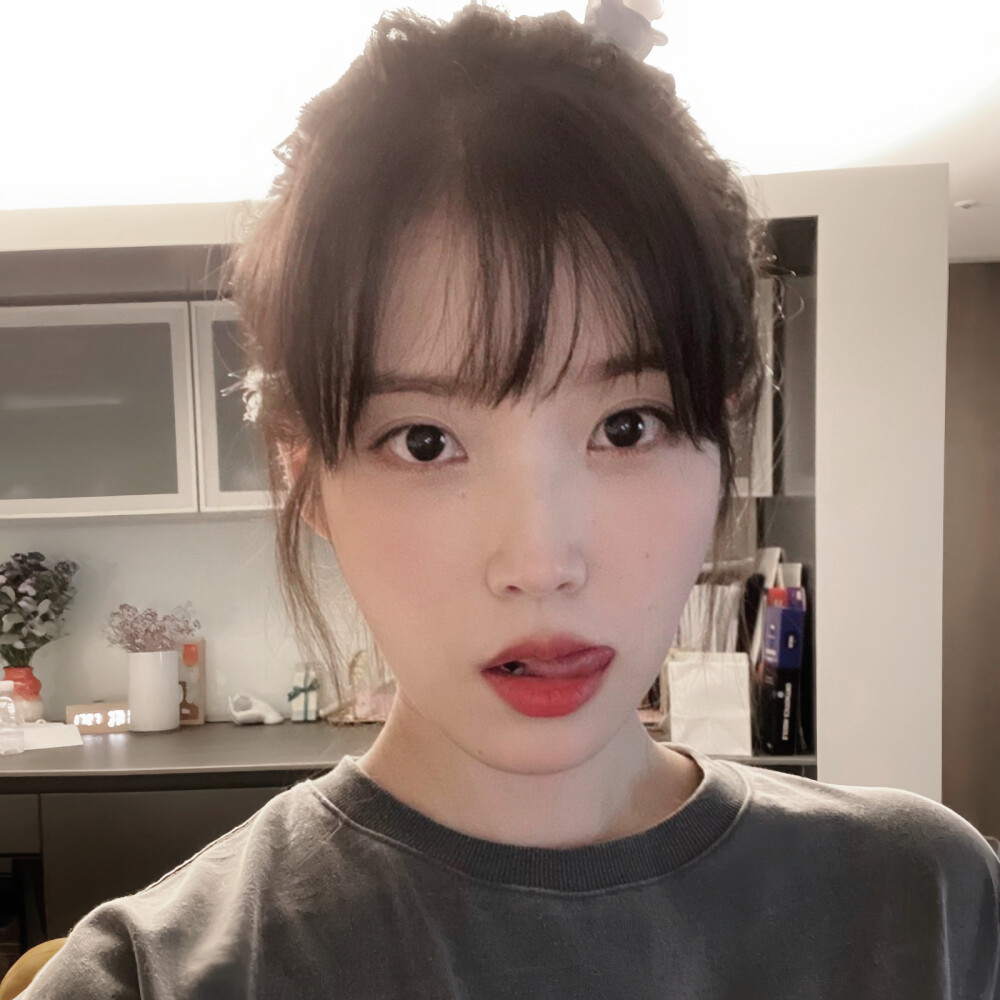 IU 李知恩
“我天天想着远远的你”
