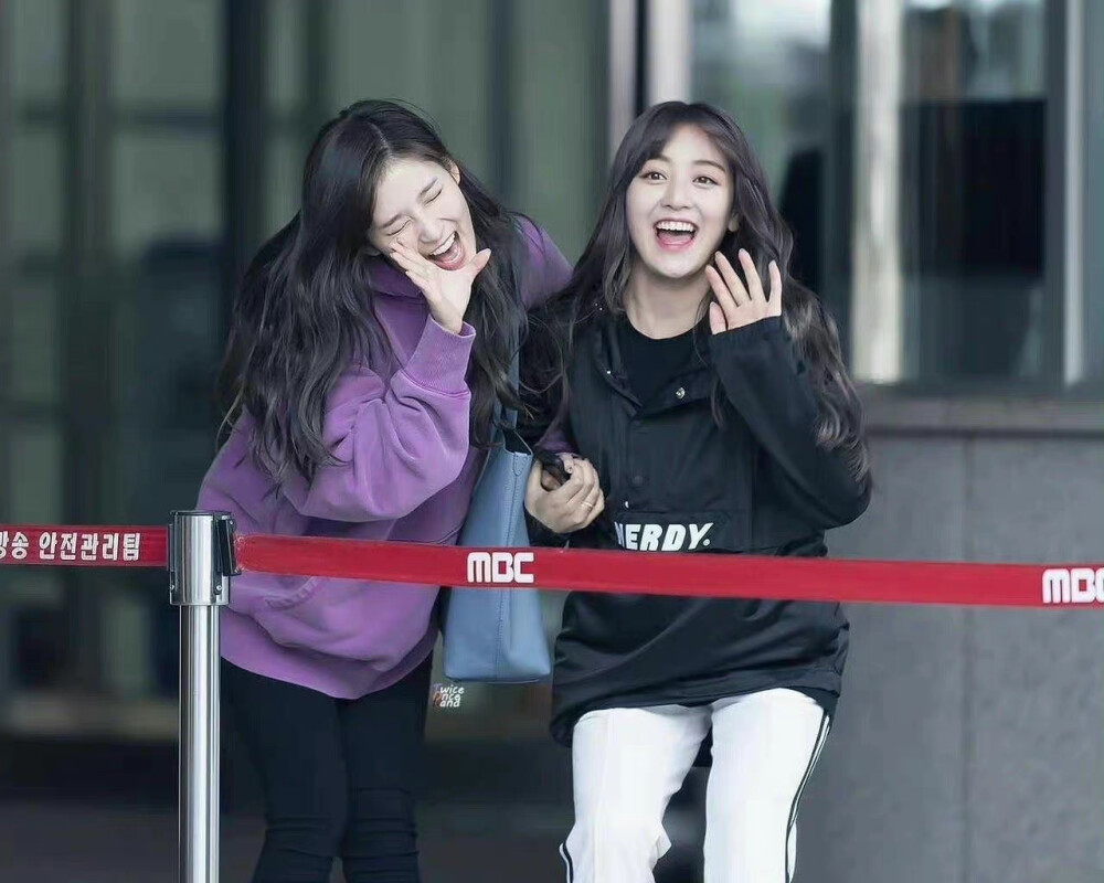 SANA × JIHYO
©Logo侵删.