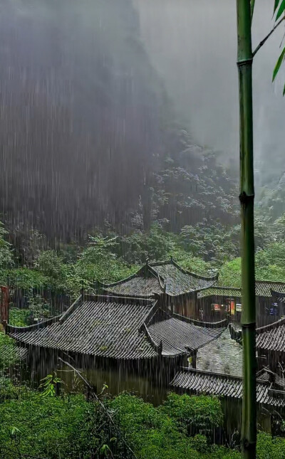 南朝四百八十寺.多少楼台烟雨中。