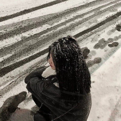 这三张图下的雪人看着都好伤感