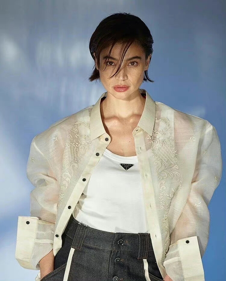 Filipino-Australian Actor Anne Curtis Covers Vogue Philippines by Mark Nicdao
weibo@Ouvg