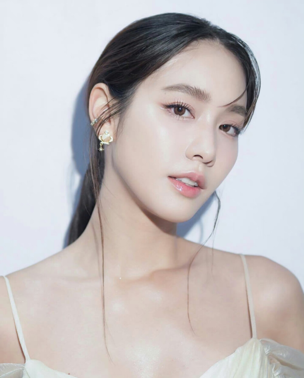 minpechaya邱敏敏审美积累写真头像摄影1