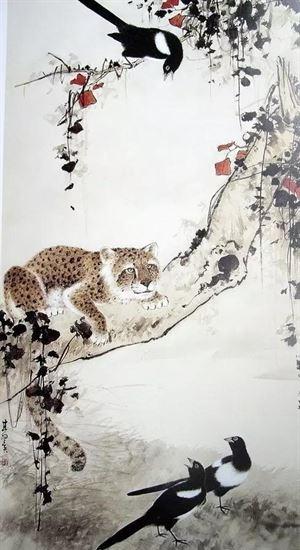 张其翼（1915—1968），20世纪杰出的花鸟画家之一，其曾祖父张德彝曾任清政府驻欧使节，是目睹巴黎公社革命全过程的唯一中国人。张其翼擅画各种禽鸟、猿猴等，兼工带写，独树一帜。