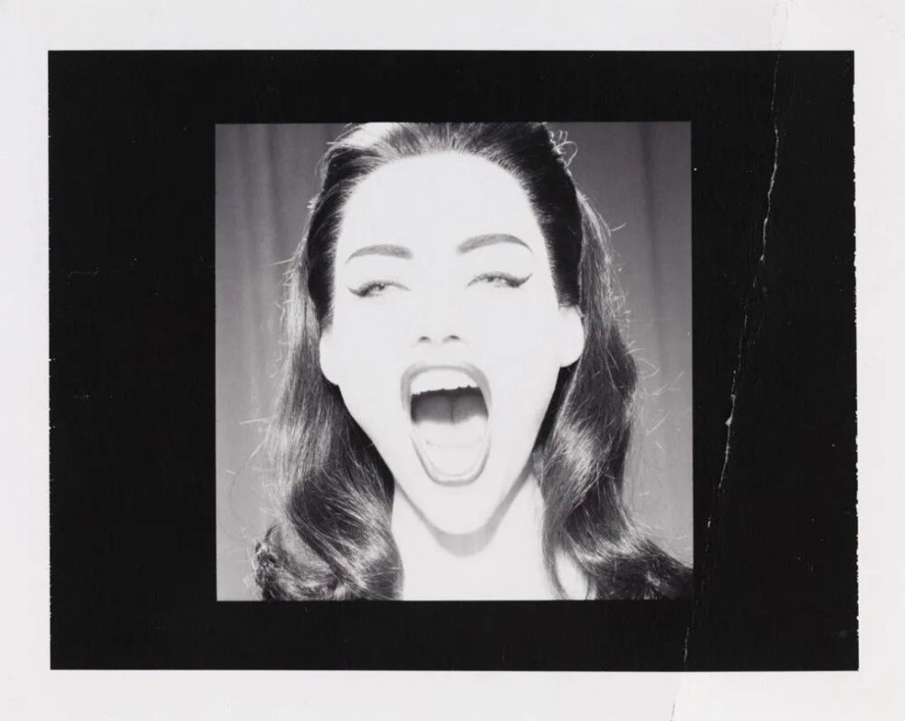 Miles Aldridge《Silent Scream (Study I)》，宝丽来，7.6×10.2cm，2005年