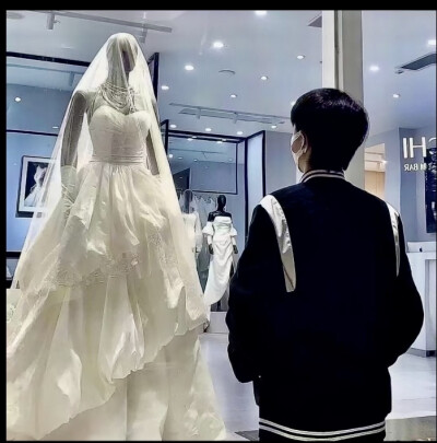 又有谁不想看着自己喜欢的女孩子穿婚纱呢