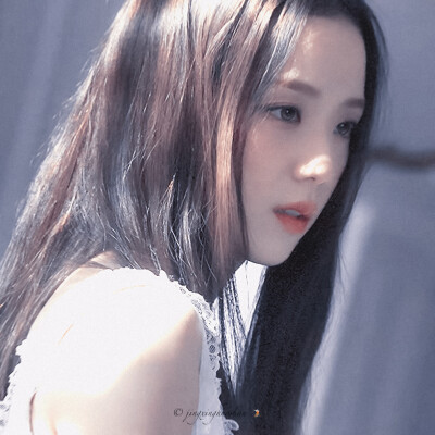 -她像被关在笼子里的鸟