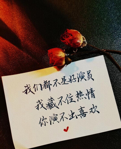 蔚蓝大海粉色天空 那是无尽的温柔
天空一直都在 都是云来了又去
我拦不住要走的风 也抱不住整片天空
大海深处有一家蓝色的便利店，贩卖蓝色的孤独
大海很好看 但船得靠岸
大海有风浪 心中有天空
