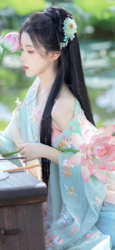 汉服【古风】芙蓉不及美人妆