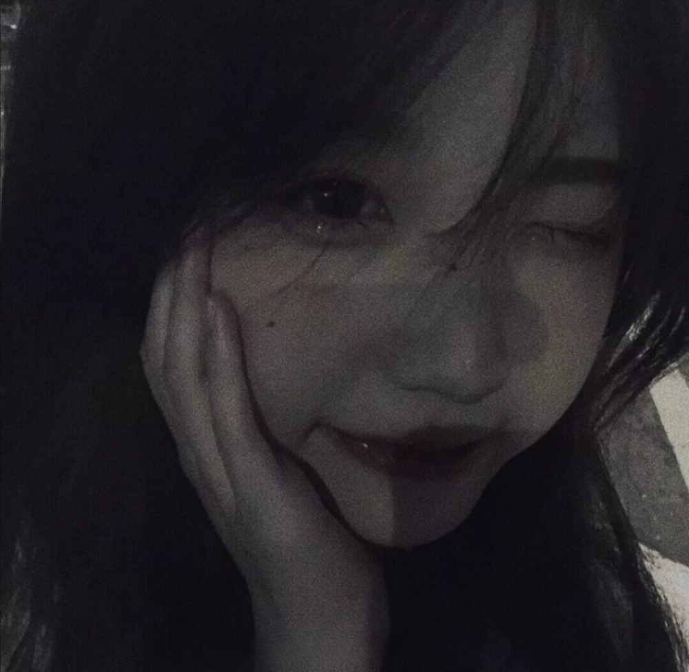 伤感哭泣女头止住了哭声却止不住眼泪