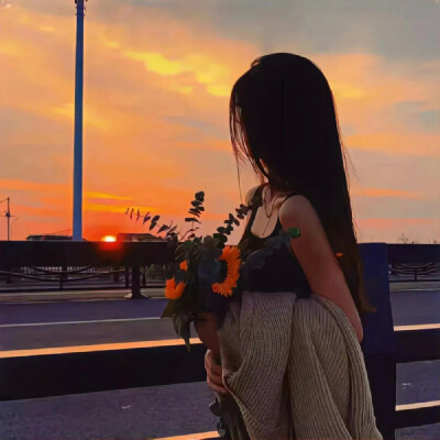 “浪漫世界值得孤身。”
女头，侵权删