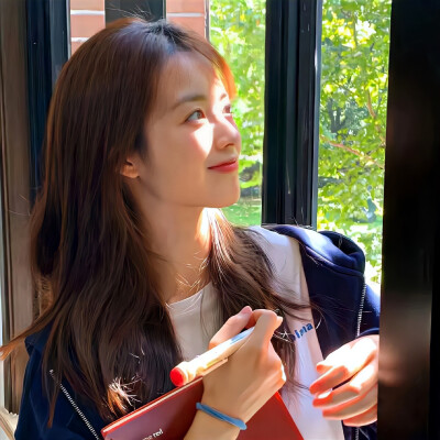 “浪漫世界值得孤身。”
女头，侵权删