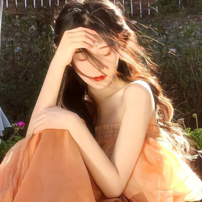 “浪漫世界值得孤身。”
女头，侵权删