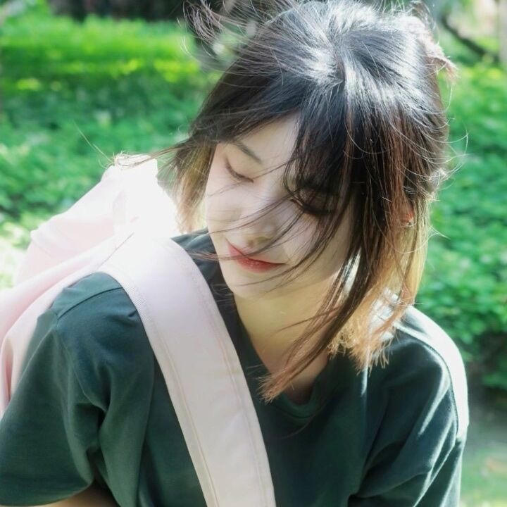 “我的月亮永悬不落。”
女头，侵权删