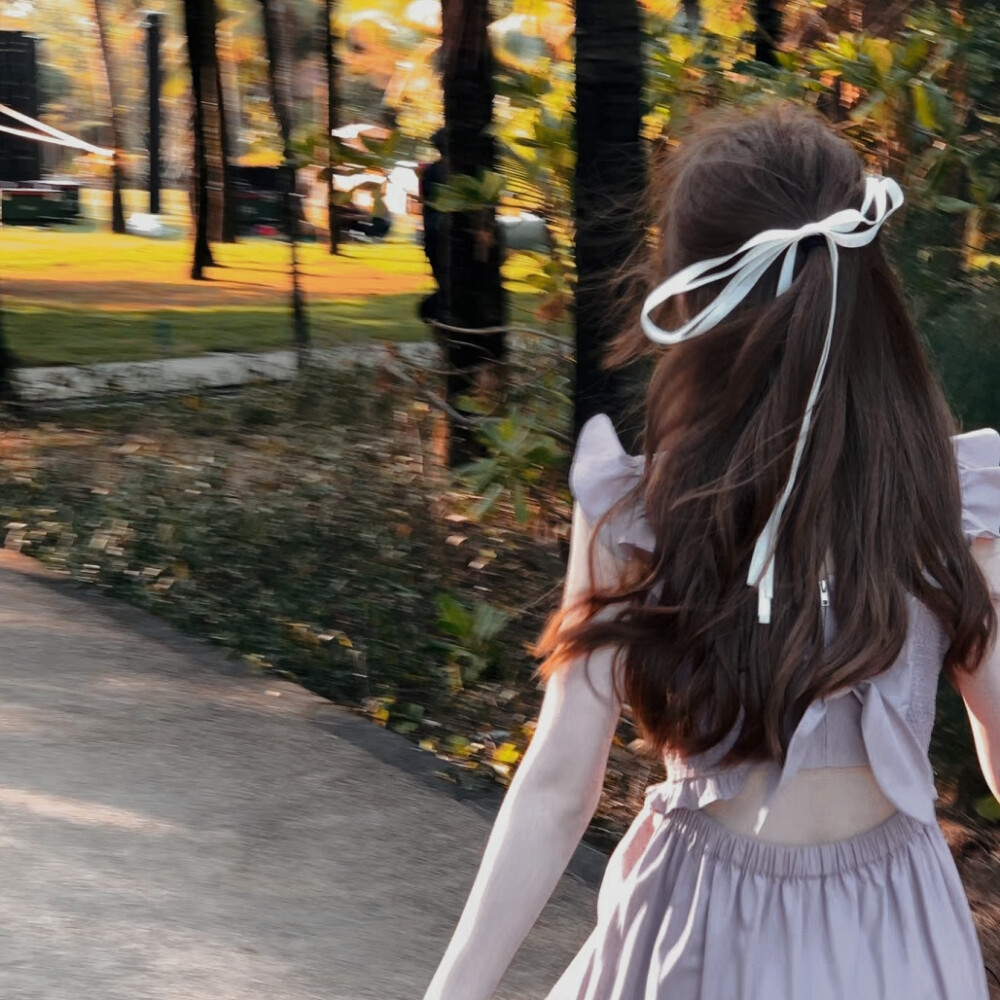 “我的月亮永悬不落。”
女头，侵权删