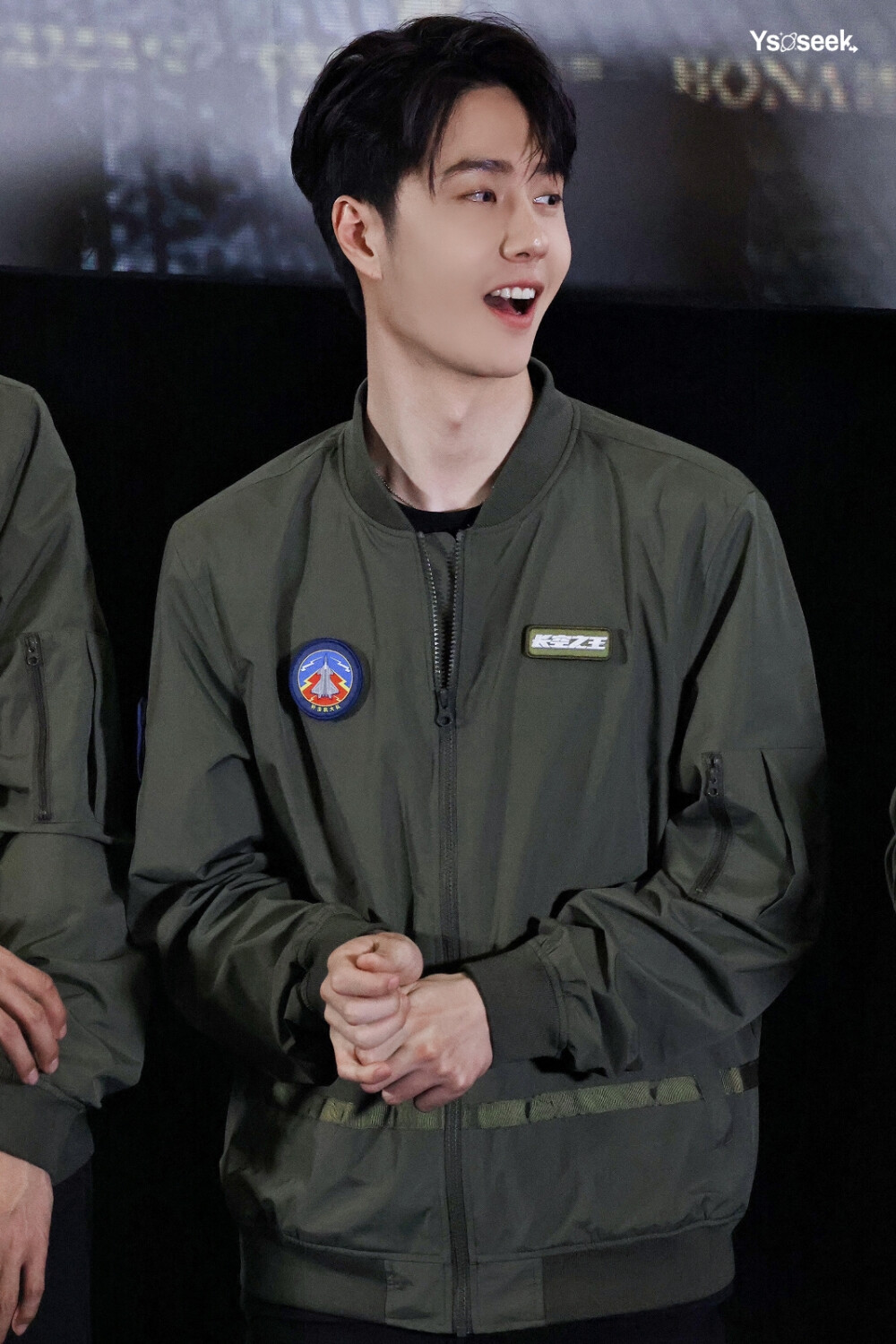 230423 电影《长空之王》首映礼
(●'◡'●)是超可爱的雷宇(●'◡'●)
@UNIQ-王一博 cr:logo