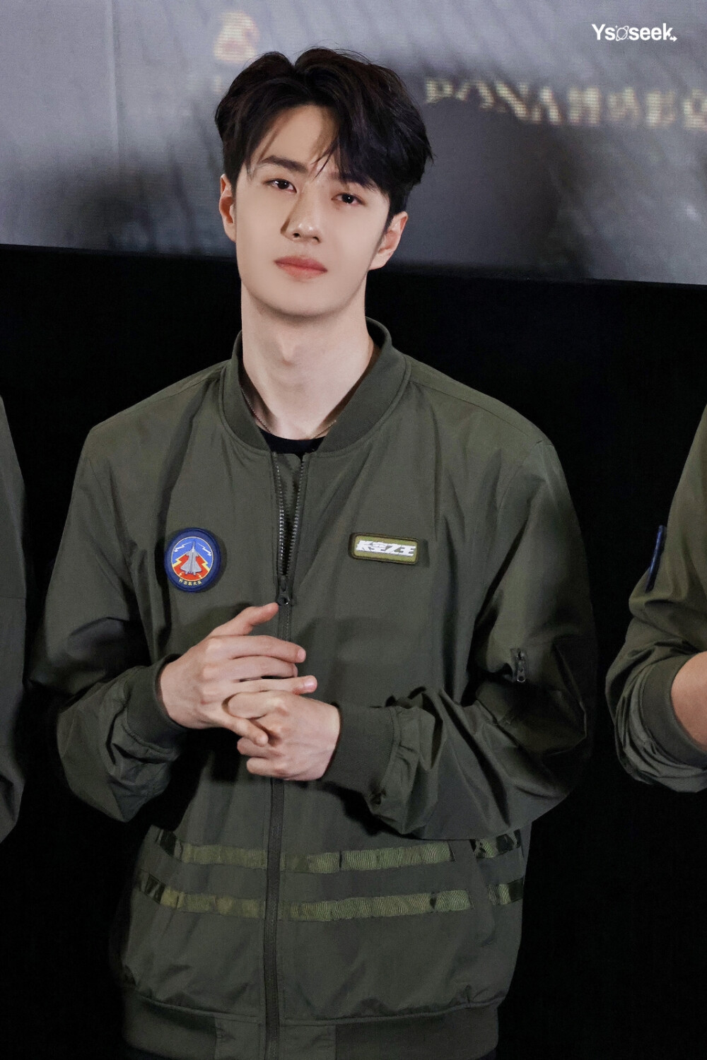 230423 电影《长空之王》首映礼
(●'◡'●)是超可爱的雷宇(●'◡'●)
@UNIQ-王一博 cr:logo