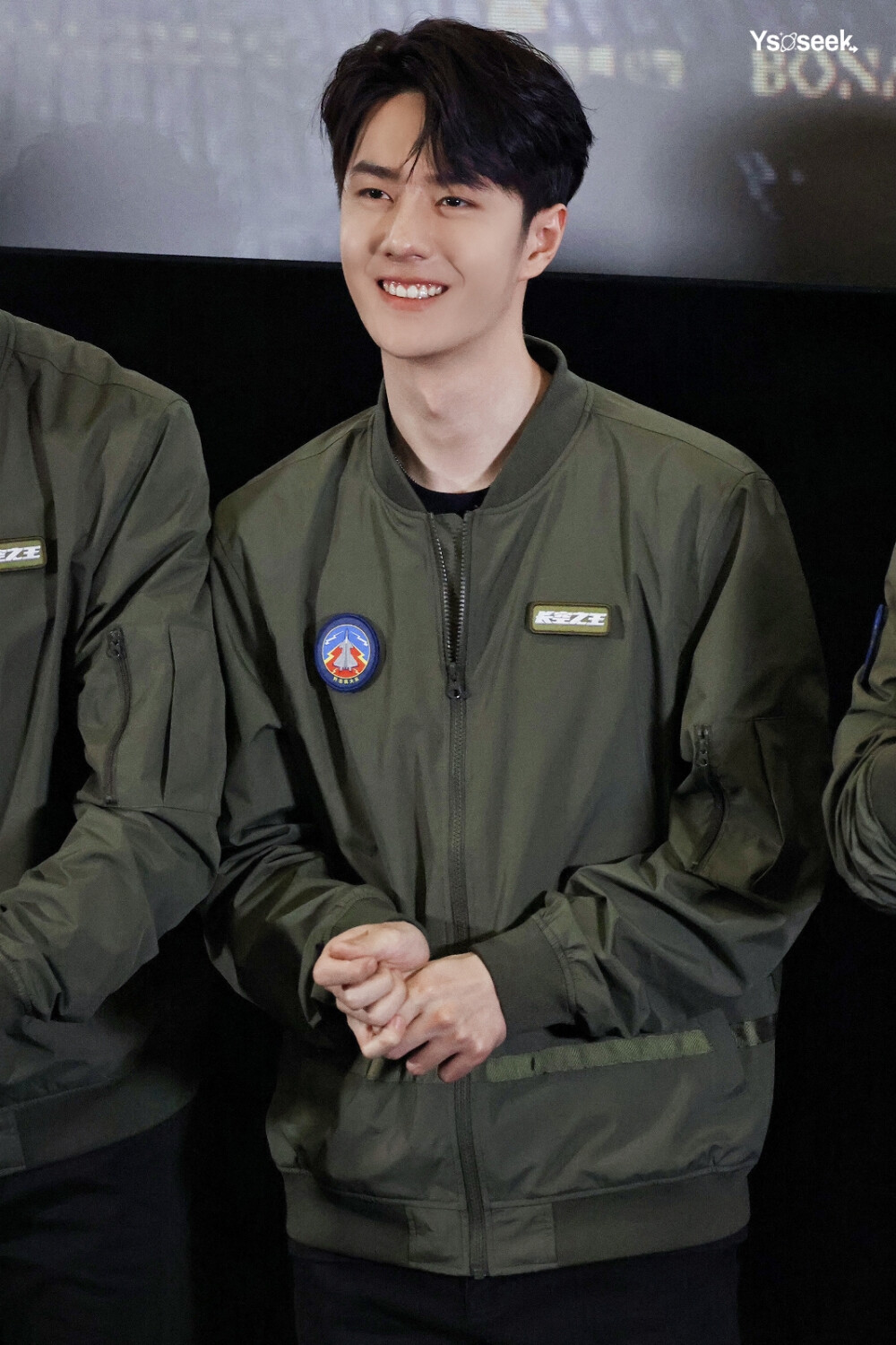 230423 电影《长空之王》首映礼
(●'◡'●)是超可爱的雷宇(●'◡'●)
@UNIQ-王一博 cr:logo